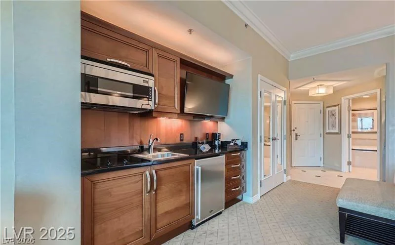135 Harmon, Las Vegas, NV 89109