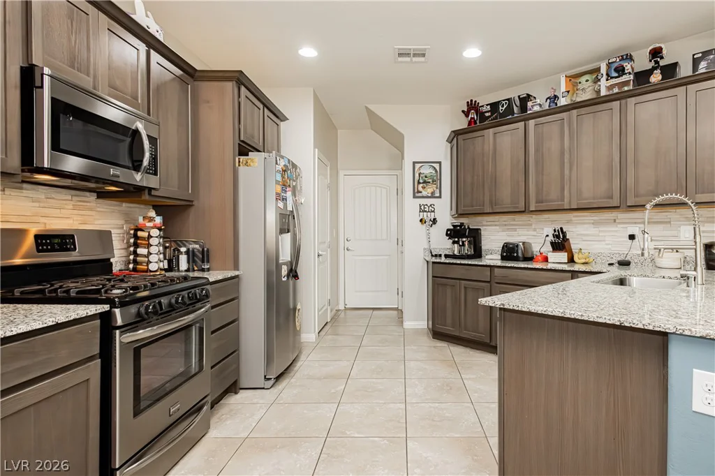 9226 Blue Agate, Las Vegas, NV 89178