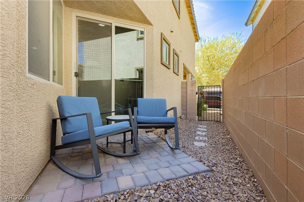 9226 Blue Agate, Las Vegas, NV 89178