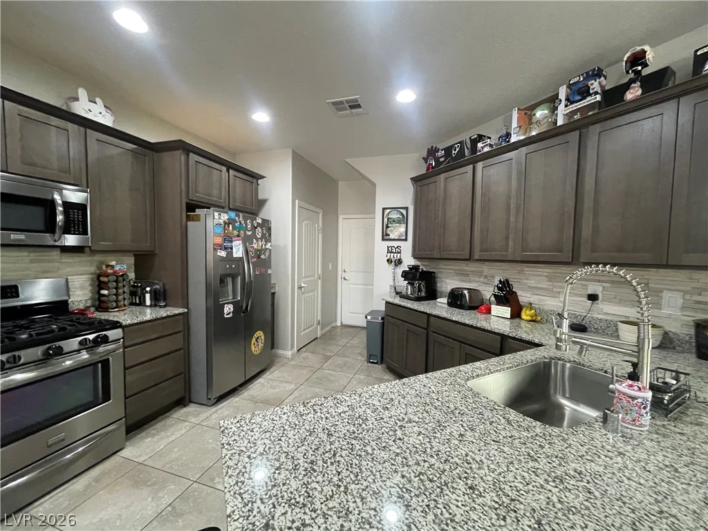 9226 Blue Agate, Las Vegas, NV 89178