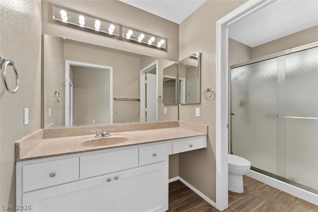 2400 Dove Valley, Las Vegas, NV 89134