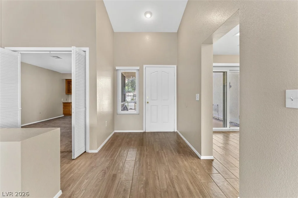 2400 Dove Valley, Las Vegas, NV 89134