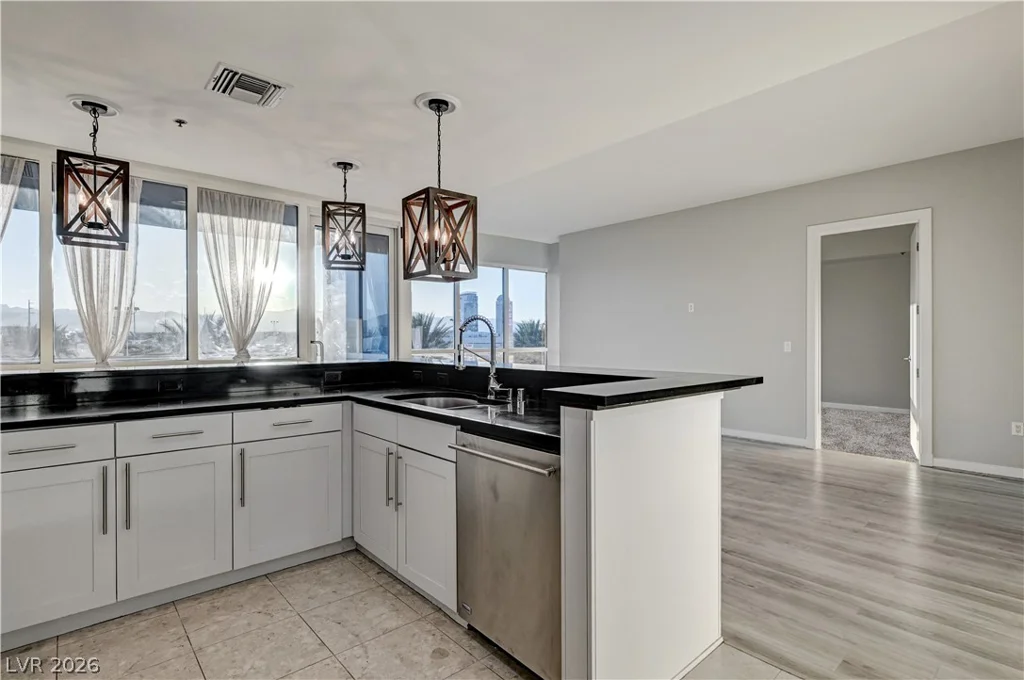 4575 Dean Martin, Las Vegas, NV 89103