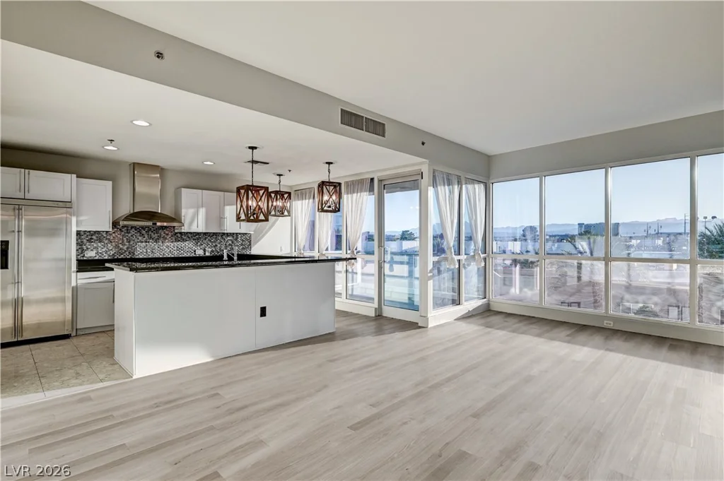 4575 Dean Martin, Las Vegas, NV 89103