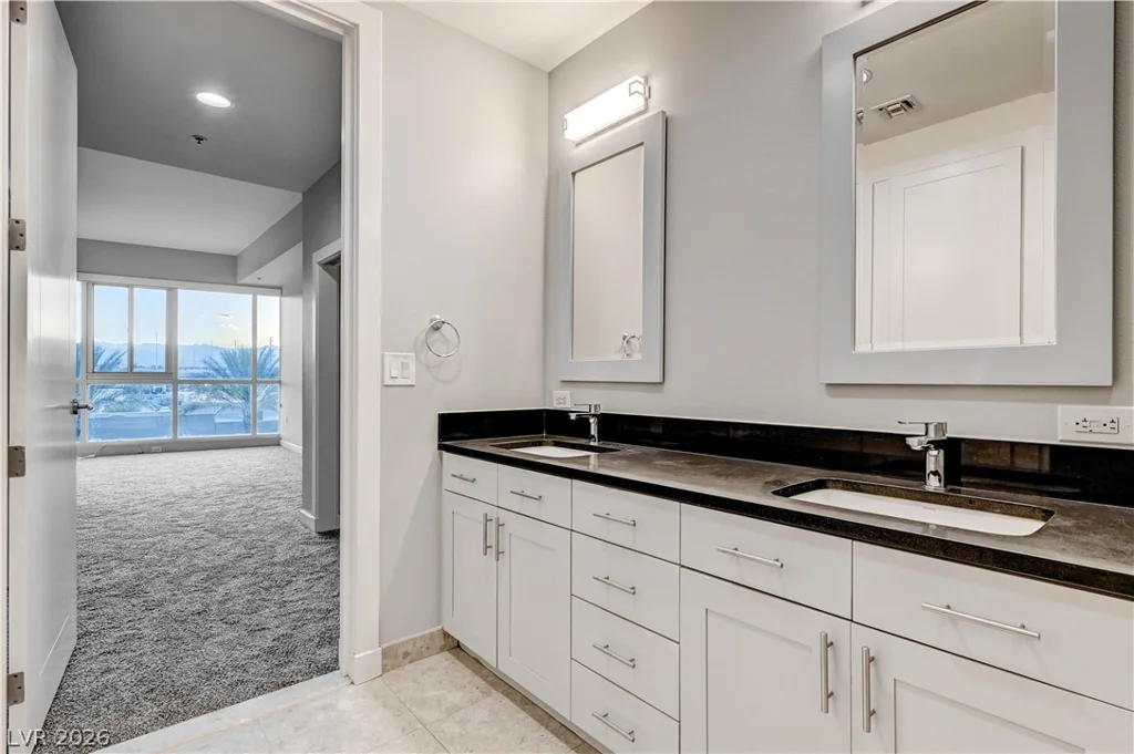 4575 Dean Martin, Las Vegas, NV 89103