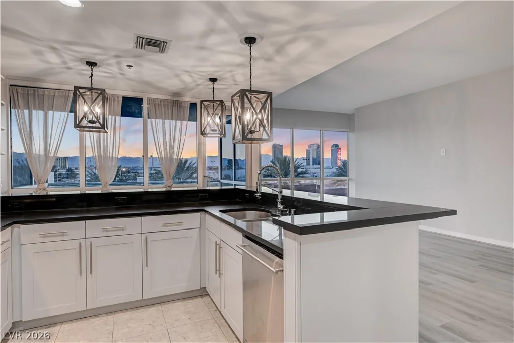 4575 Dean Martin, Las Vegas, NV 89103