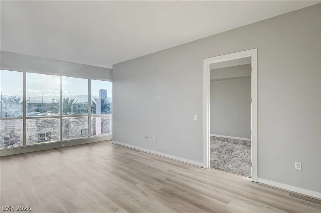4575 Dean Martin, Las Vegas, NV 89103