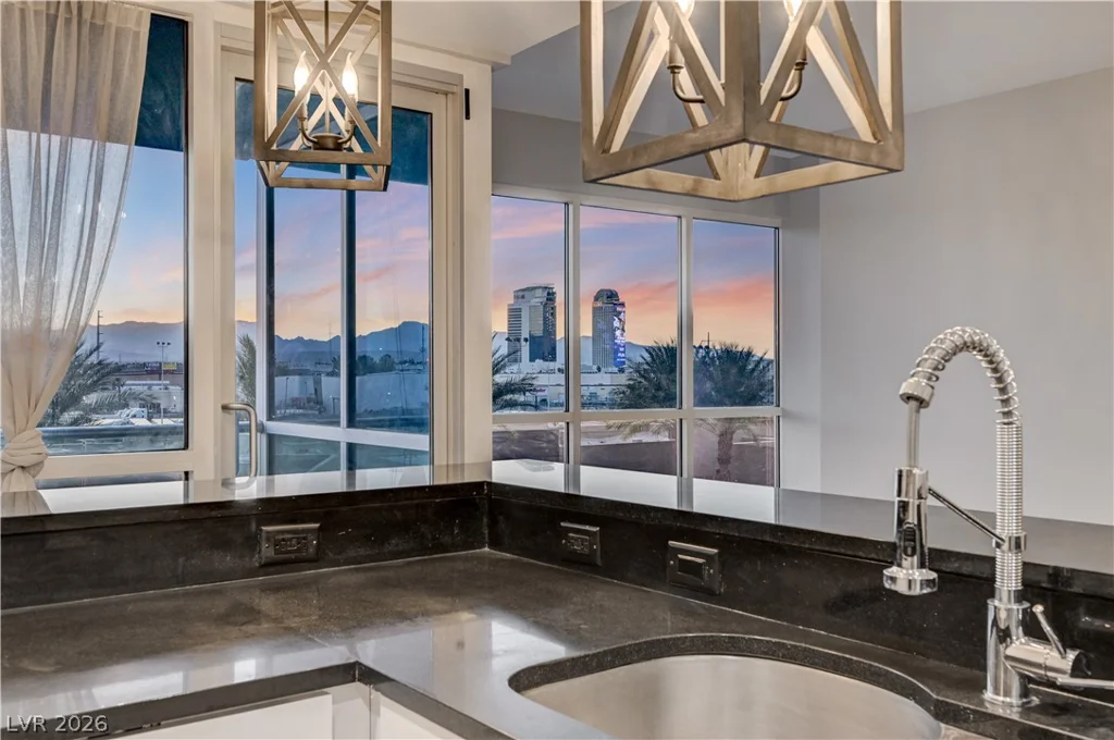 4575 Dean Martin, Las Vegas, NV 89103