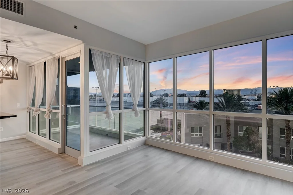 4575 Dean Martin, Las Vegas, NV 89103