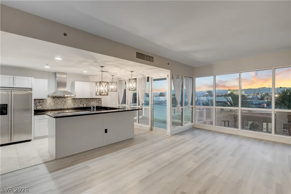 4575 Dean Martin, Las Vegas, NV 89103