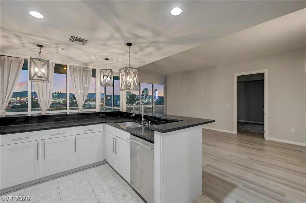 4575 Dean Martin, Las Vegas, NV 89103