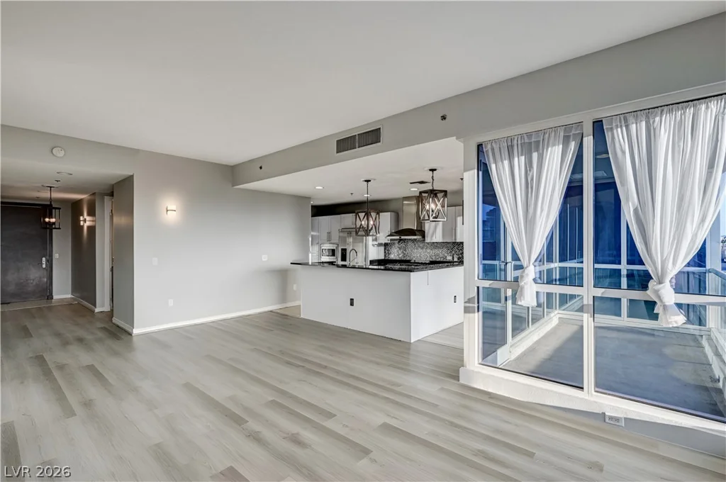 4575 Dean Martin, Las Vegas, NV 89103