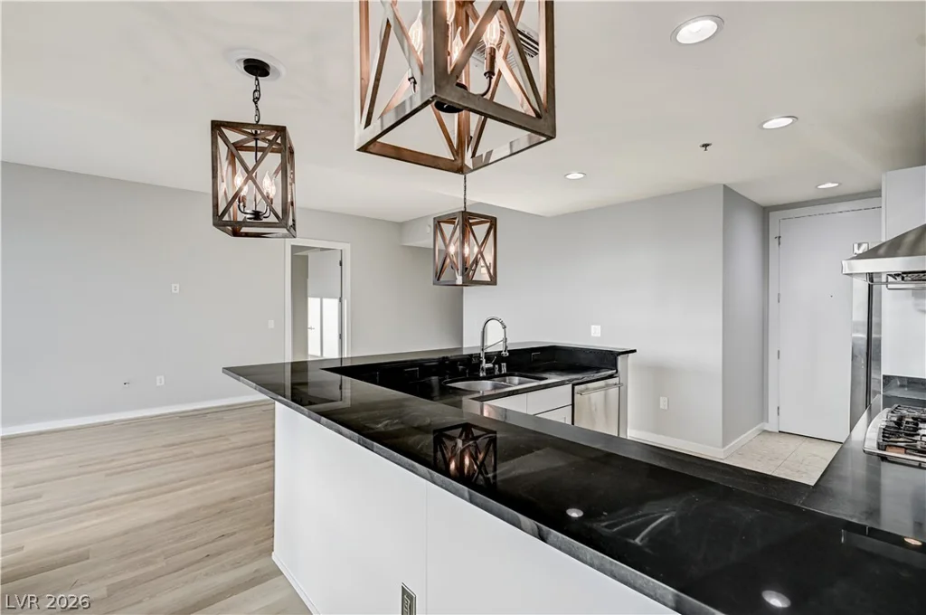 4575 Dean Martin, Las Vegas, NV 89103