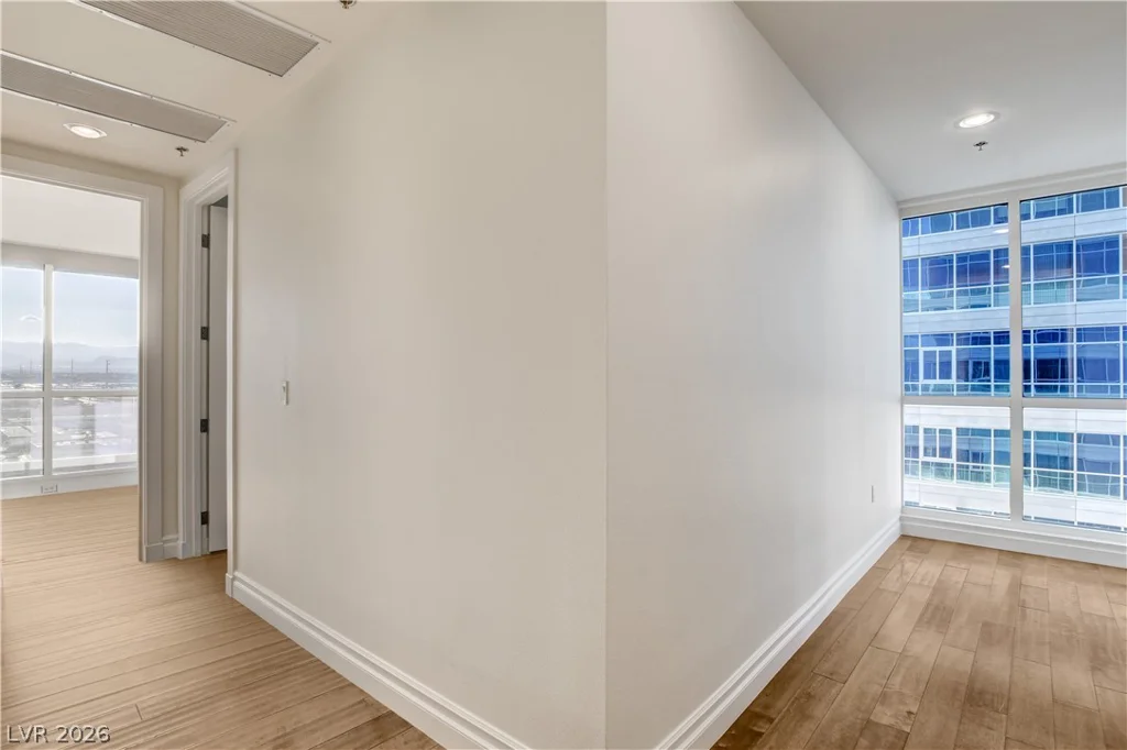 4575 DEAN MARTIN, Las Vegas, NV 89103