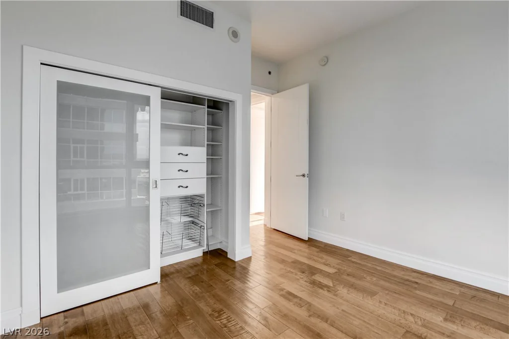 4575 DEAN MARTIN, Las Vegas, NV 89103