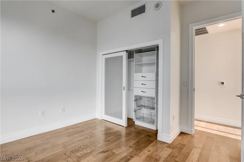 4575 DEAN MARTIN, Las Vegas, NV 89103