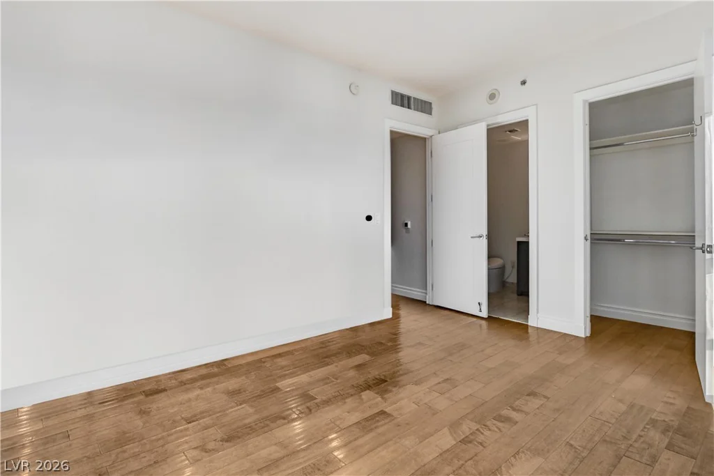4575 DEAN MARTIN, Las Vegas, NV 89103