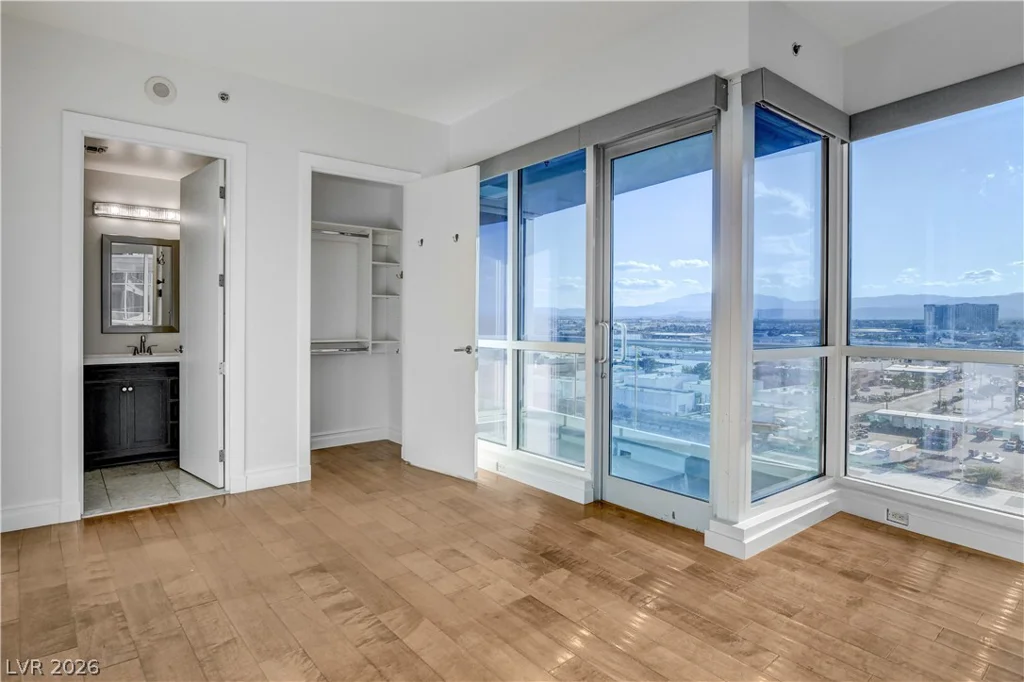 4575 DEAN MARTIN, Las Vegas, NV 89103