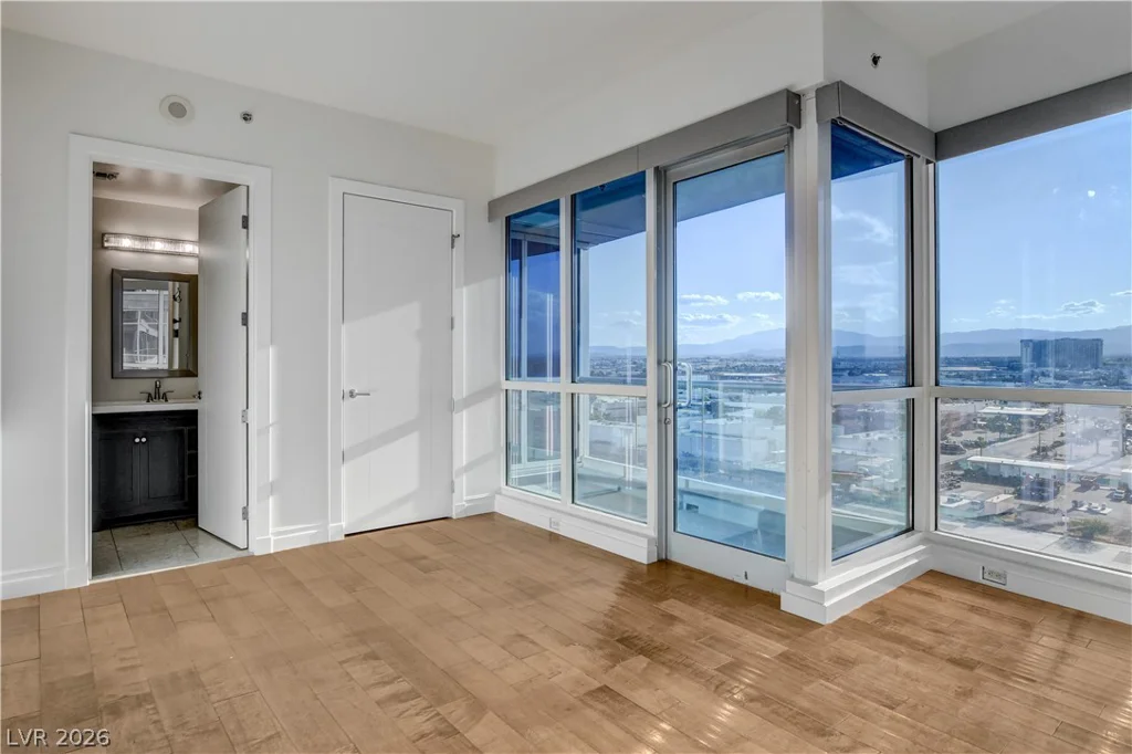 4575 DEAN MARTIN, Las Vegas, NV 89103