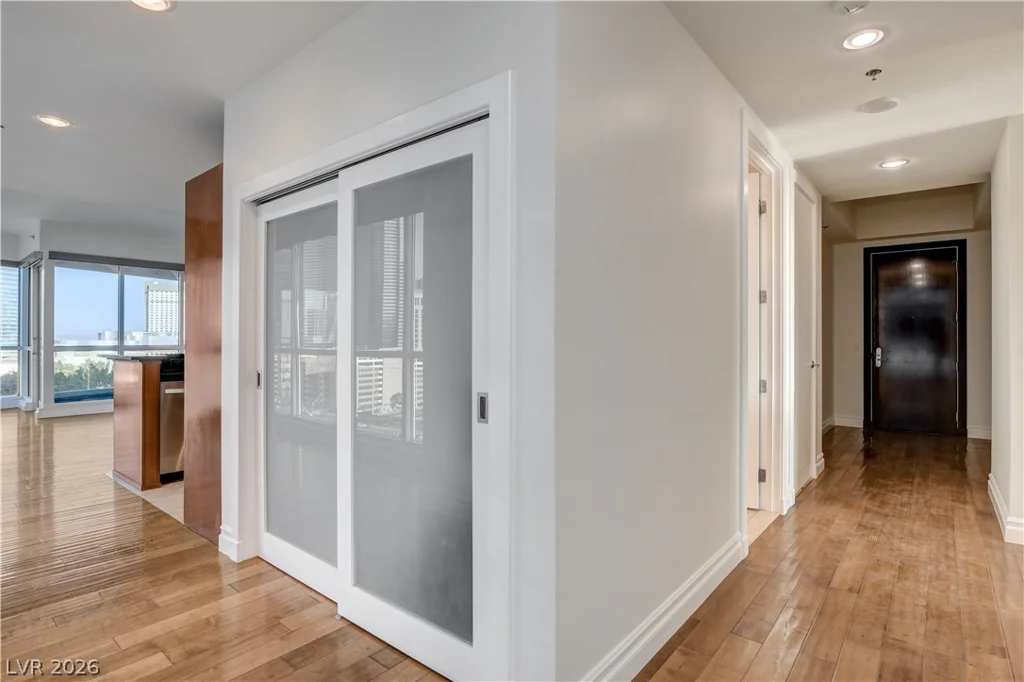4575 DEAN MARTIN, Las Vegas, NV 89103