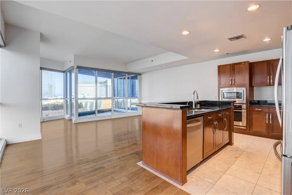4575 DEAN MARTIN, Las Vegas, NV 89103