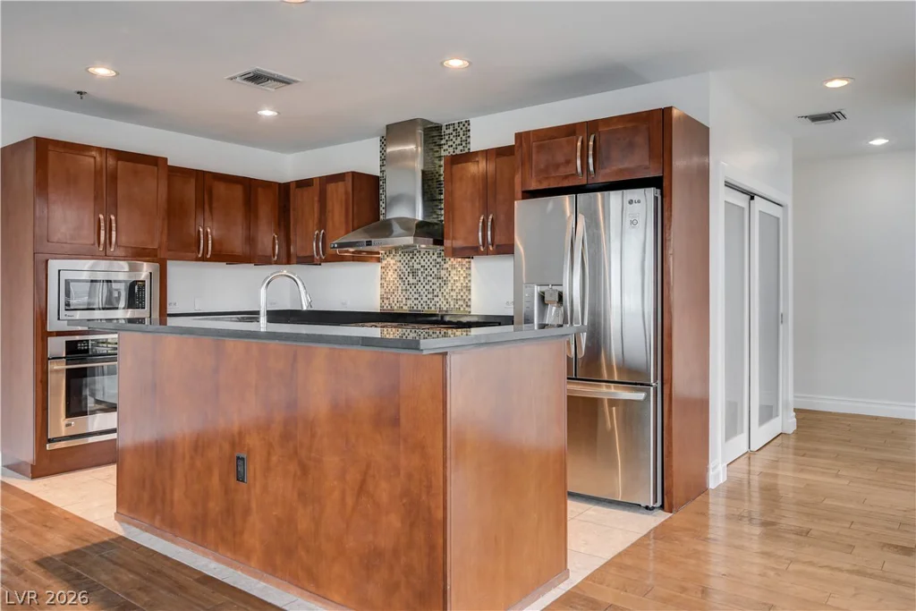 4575 DEAN MARTIN, Las Vegas, NV 89103