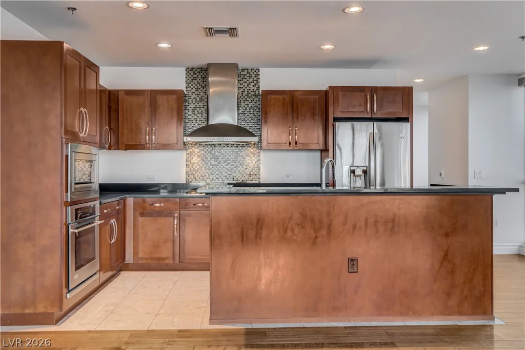 4575 DEAN MARTIN, Las Vegas, NV 89103