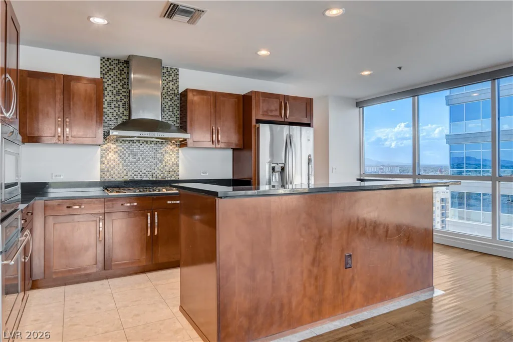 4575 DEAN MARTIN, Las Vegas, NV 89103