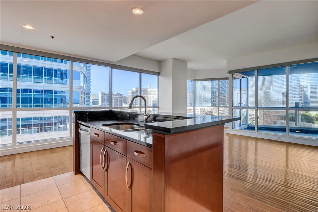 4575 DEAN MARTIN, Las Vegas, NV 89103