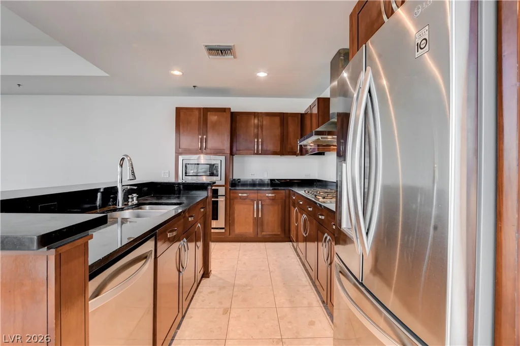 4575 DEAN MARTIN, Las Vegas, NV 89103