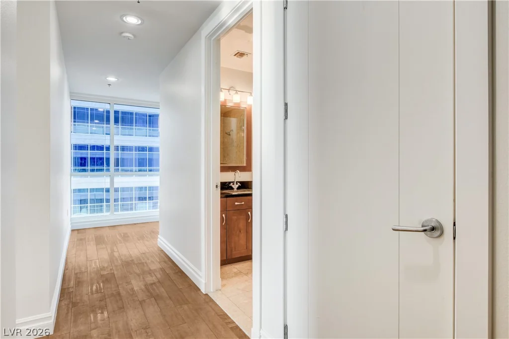 4575 DEAN MARTIN, Las Vegas, NV 89103