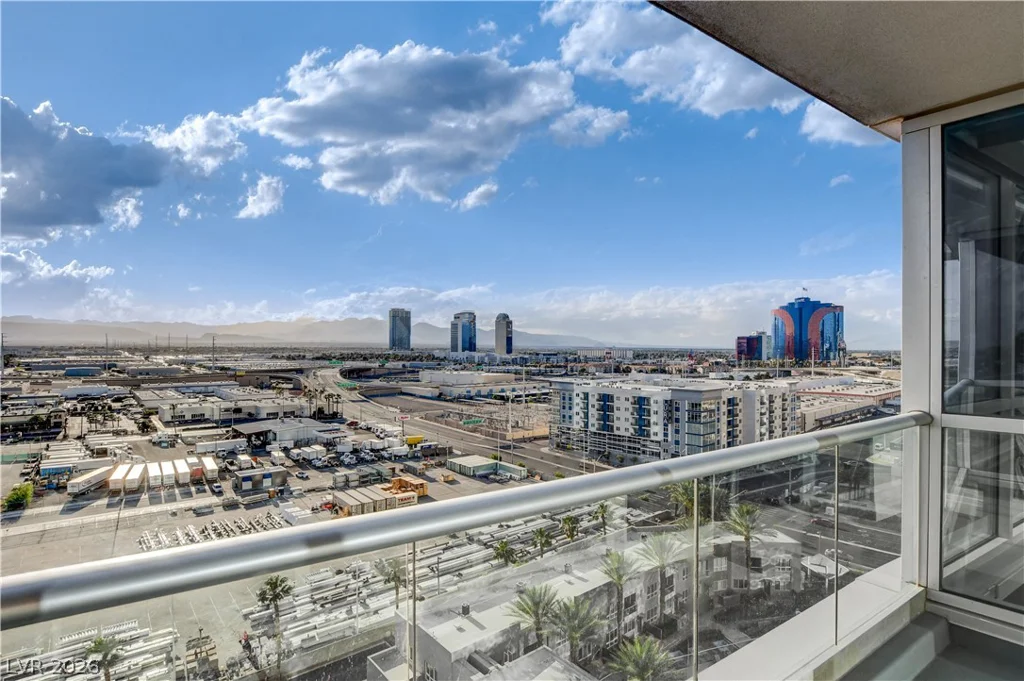 4575 DEAN MARTIN, Las Vegas, NV 89103