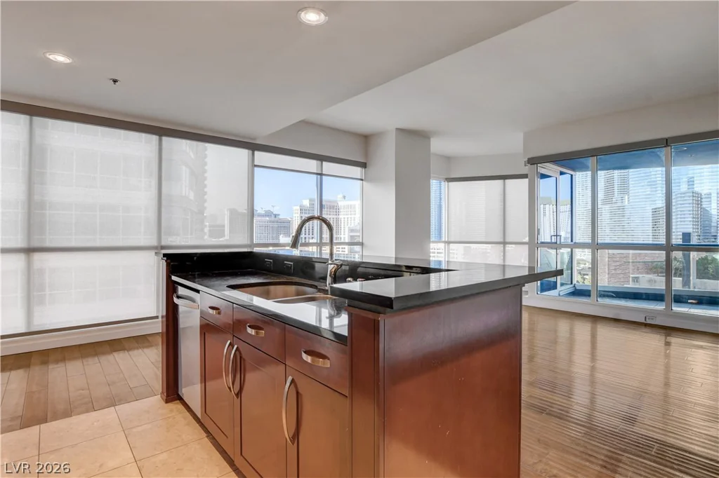 4575 DEAN MARTIN, Las Vegas, NV 89103