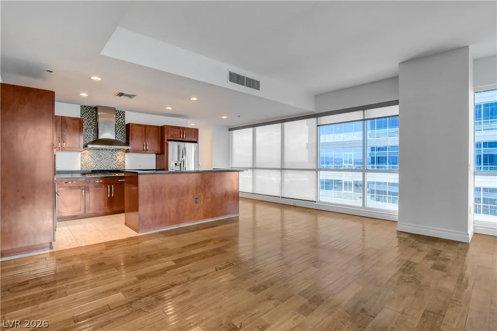 4575 DEAN MARTIN, Las Vegas, NV 89103