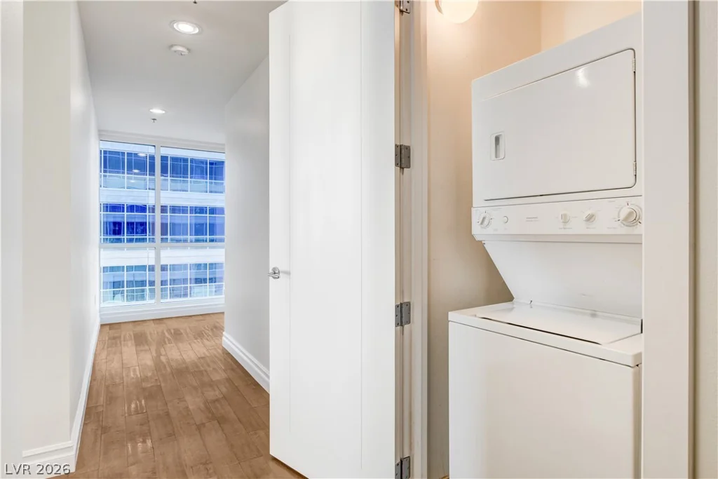 4575 DEAN MARTIN, Las Vegas, NV 89103