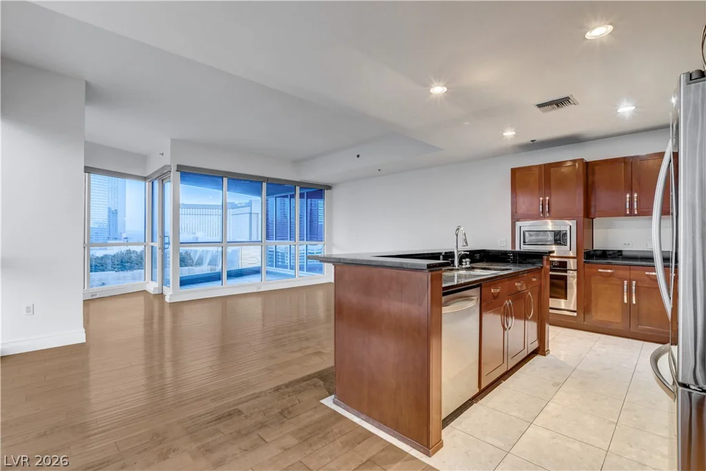 4575 DEAN MARTIN, Las Vegas, NV 89103
