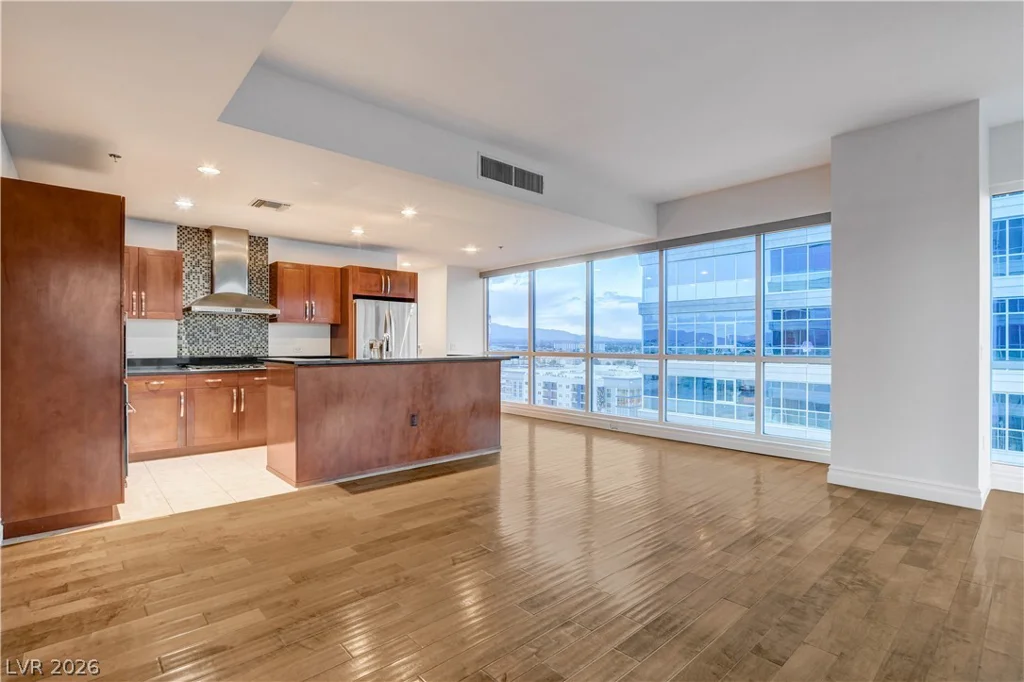 4575 DEAN MARTIN, Las Vegas, NV 89103