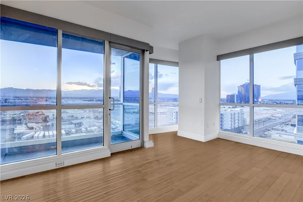 4575 DEAN MARTIN, Las Vegas, NV 89103