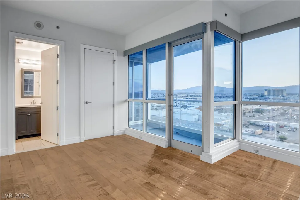 4575 DEAN MARTIN, Las Vegas, NV 89103
