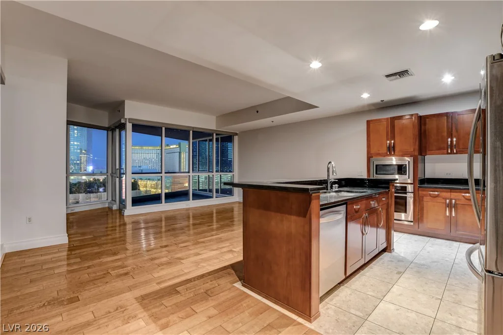 4575 DEAN MARTIN, Las Vegas, NV 89103