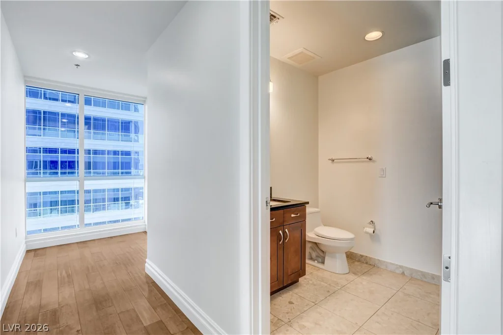 4575 DEAN MARTIN, Las Vegas, NV 89103