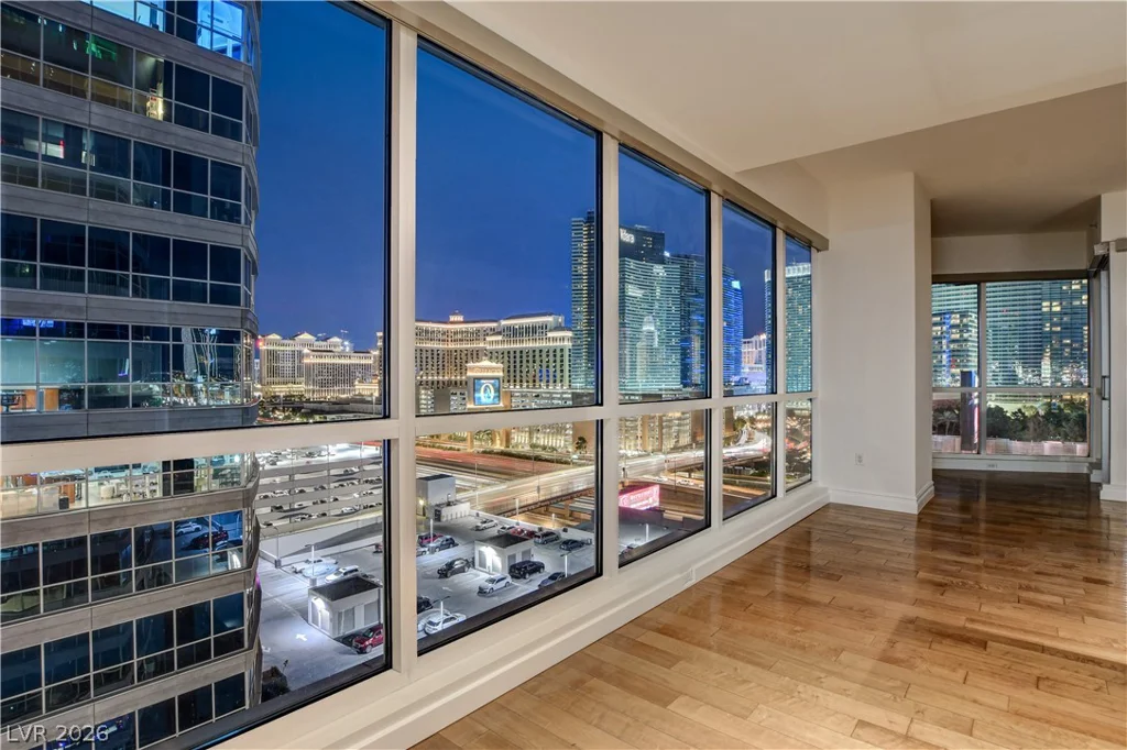 4575 DEAN MARTIN, Las Vegas, NV 89103