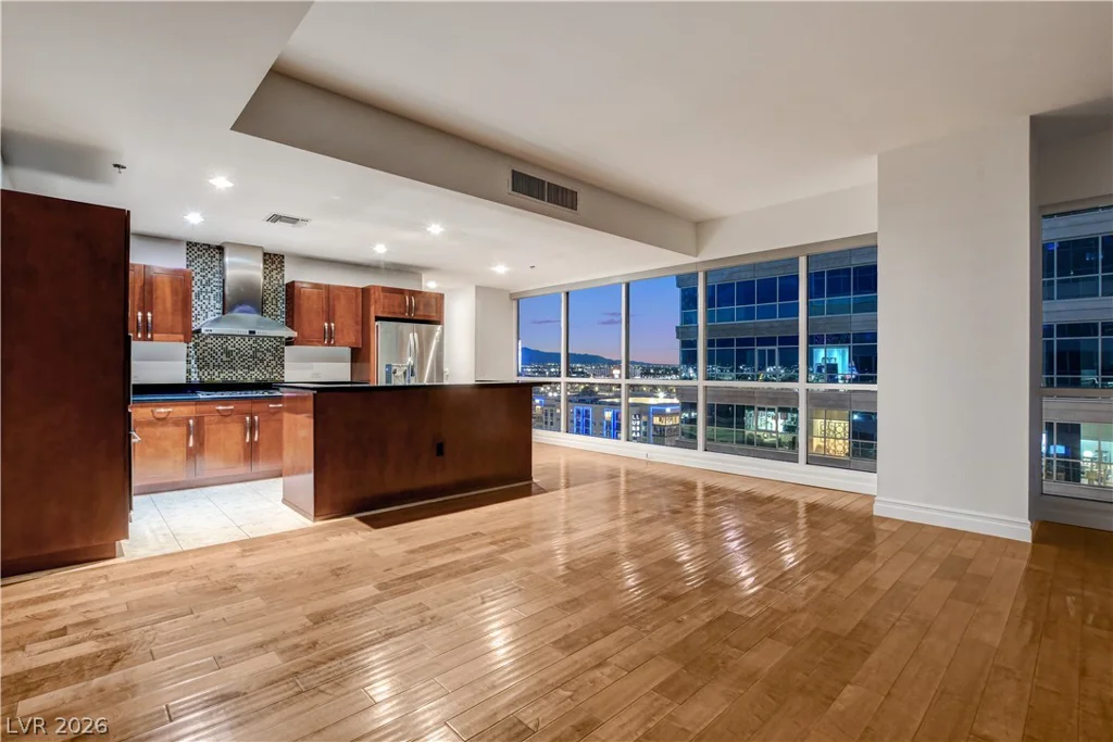 4575 DEAN MARTIN, Las Vegas, NV 89103