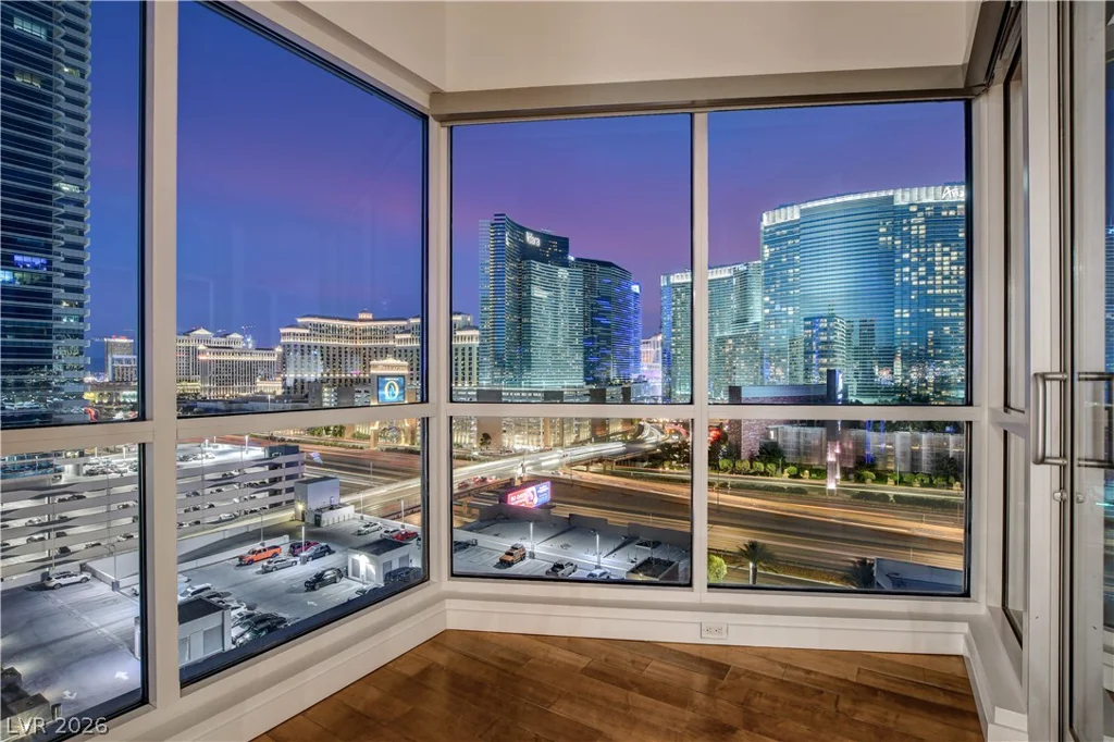 4575 DEAN MARTIN, Las Vegas, NV 89103