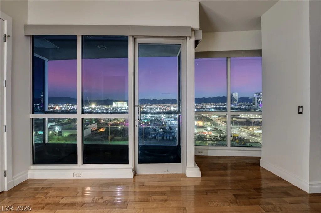 4575 DEAN MARTIN, Las Vegas, NV 89103
