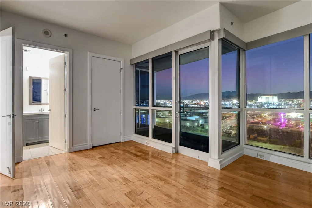 4575 DEAN MARTIN, Las Vegas, NV 89103