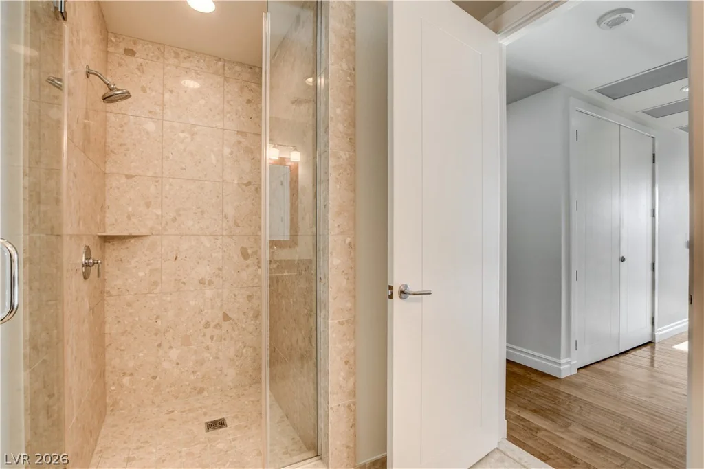 4575 DEAN MARTIN, Las Vegas, NV 89103