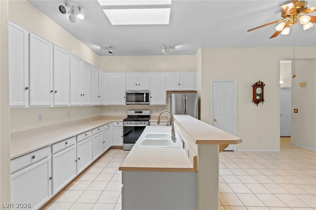 1210 Stoneypeak, North Las Vegas, NV 89081
