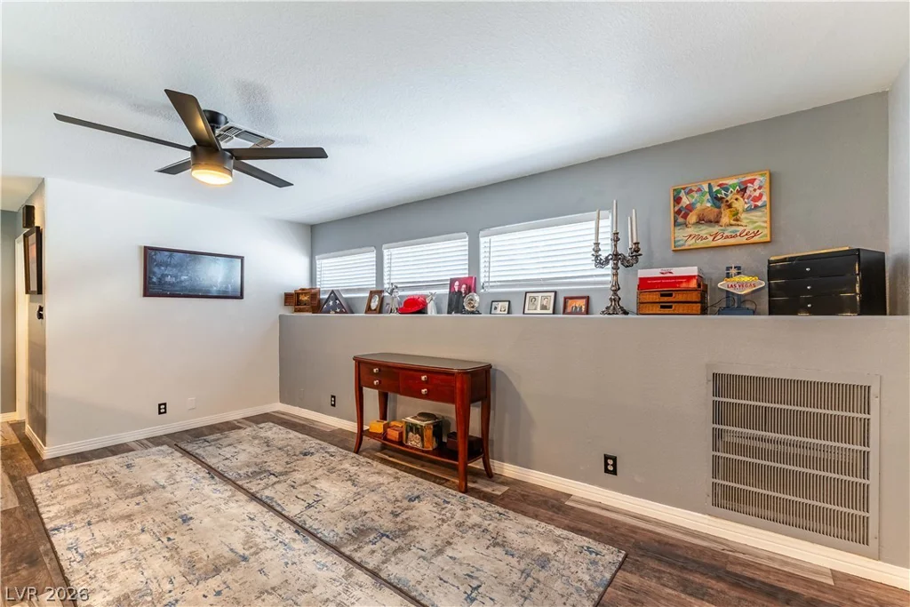 6956 Emerald Springs, Las Vegas, NV 89113