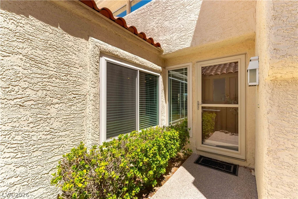 6956 Emerald Springs, Las Vegas, NV 89113